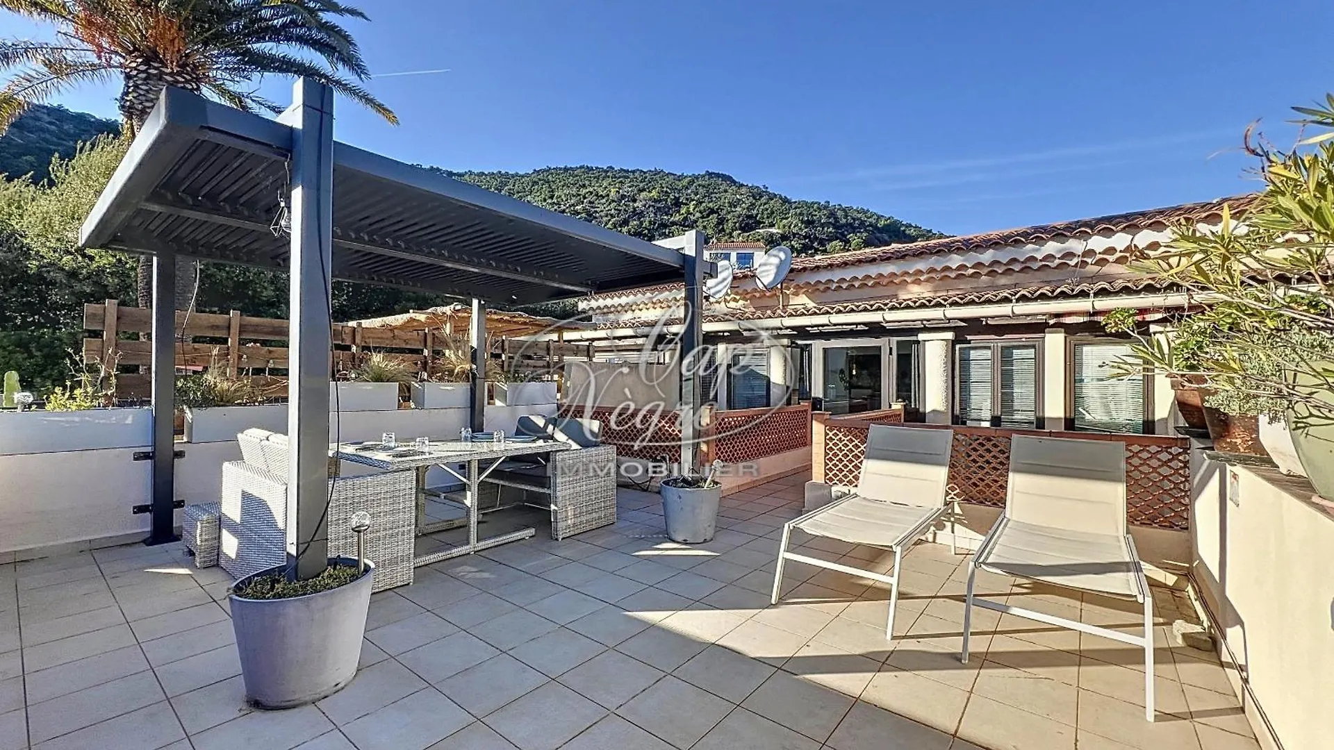 Appartement 4 Personnes Avec Grande Terrasse Vue Mer Amenagee A 300M De La Plage De Pramousquier - Le Lavandou