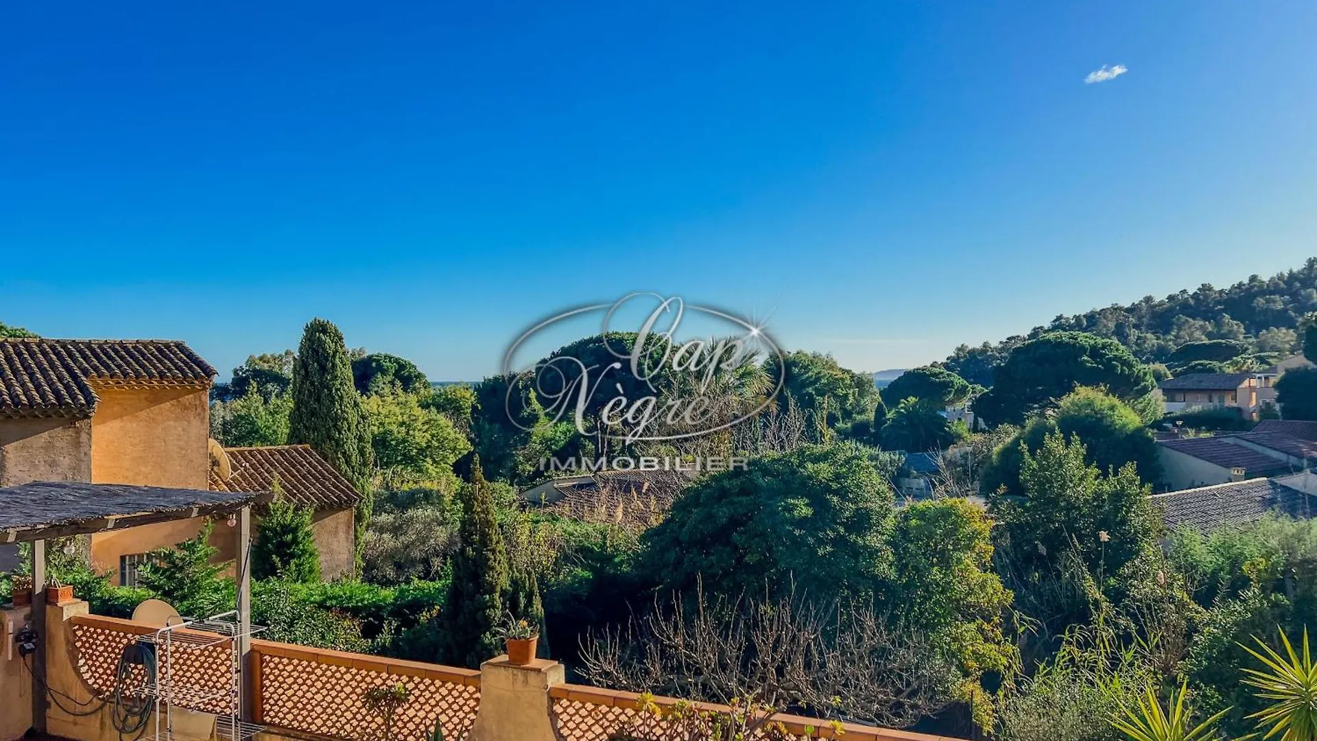 Appartement 4 Personnes Avec Grande Terrasse Vue Mer Amenagee A 300M De La Plage De Pramousquier - Le Lavandou Apartamento